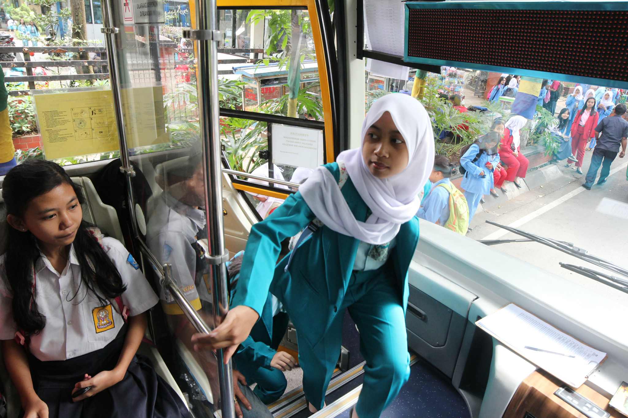 Waspada Virus Korona, Gubernur Minta Pihak Sekolah Tunda Kegiatan Studi Tour dan Pensi