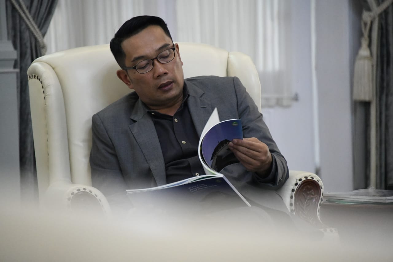 Emil Sarankan Untuk Meliburkan Sementara Aktivitas Perkantoran Emil Sarankan Untuk Meliburkan Sementara Aktivitas Perkantoran