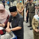 Wali Kota Bandung Resmikan Dua Tempat Pencucian Tangan