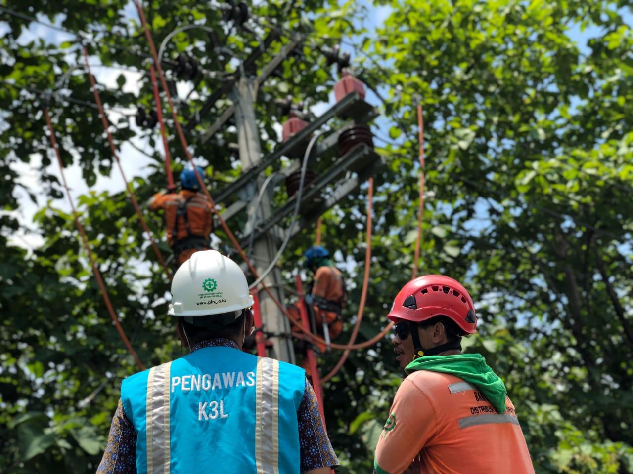 PLN UID Jabar Siagakan Personel ber-APD untuk Fasilitas Kesehatan di Wilayah Jawa Barat