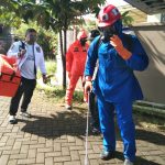 Lawan Covid-19, Relawan PKS Semprotkan Disinfektan ke Masjid dan Rumah Warga