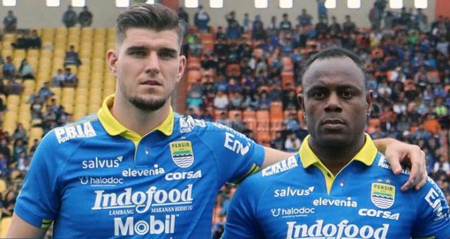 Kuipers Klaim Lini Belakang Persib Sudah Maksimal