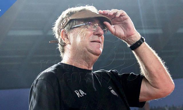 Tampil Dominan, Robert Alberts Apresiasi Lini Belakang Persib