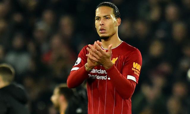 Bek Liverpool Cemas Suporter Tak Bisa Rayakan Gelar