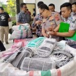 Polrestabes Kota Bandung Amankan Dua Karung Masker Bekas di Astana Anyar