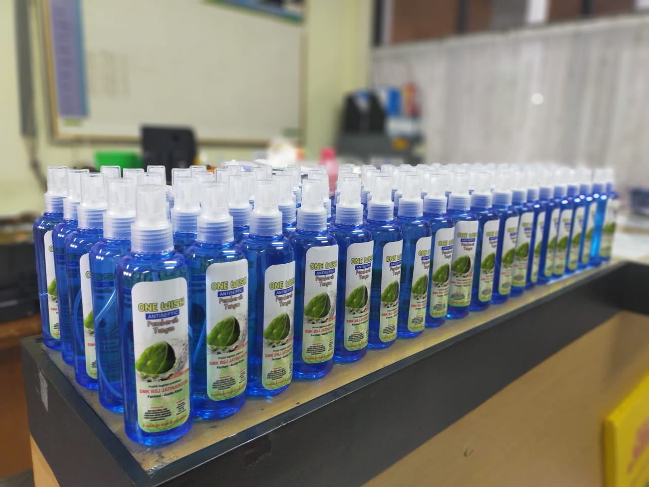 Sekolah SMA/SMK di Jabar Siap Produksi Hand Sanitazer Secara Masal Sekolah SMA/SMK di Jabar Siap Produksi Hand Sanitazer Secara Masal