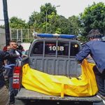 Mayat Penuh Luka Sayatan Dibungkus Plastik Hitam Ditemukan di Depan Hotel di Lembang