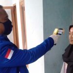 Demokrat KBB Serentak Bagikan APD Bagi Warga