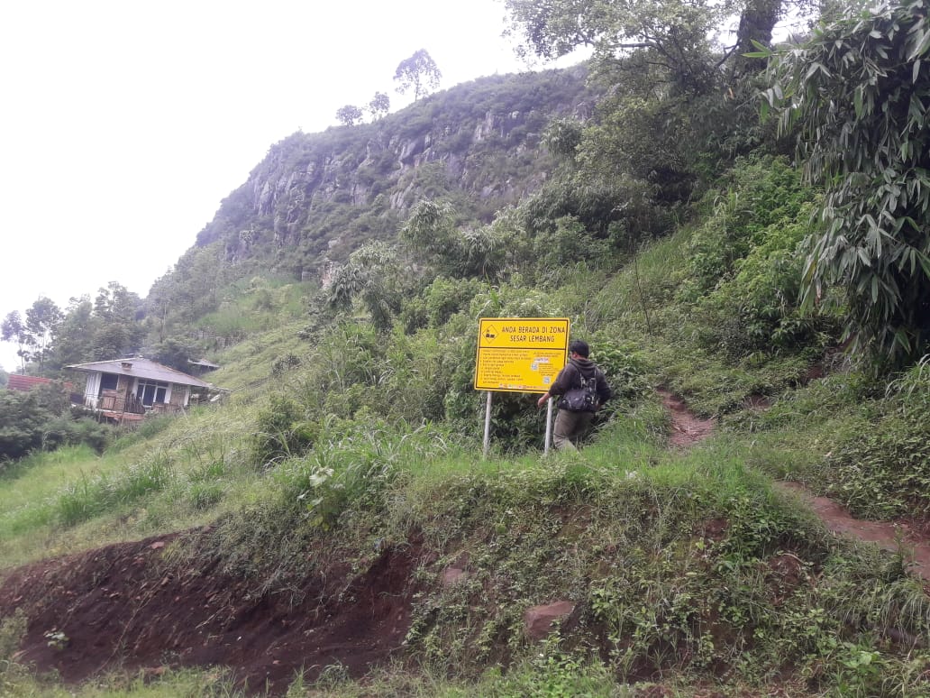 Rawan Pergerakan Tanah, di Atas Sesar Lembang Seharusnya Tidak Boleh Ada Bangunan Rawan Pergerakan Tanah, di Atas Sesar Lembang Seharusnya Tidak Boleh Ada Bangunan