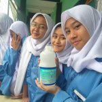 Patut Ditiru! SMPN 2 Bandung Buat Sendiri Handsanitizer Secara Masal