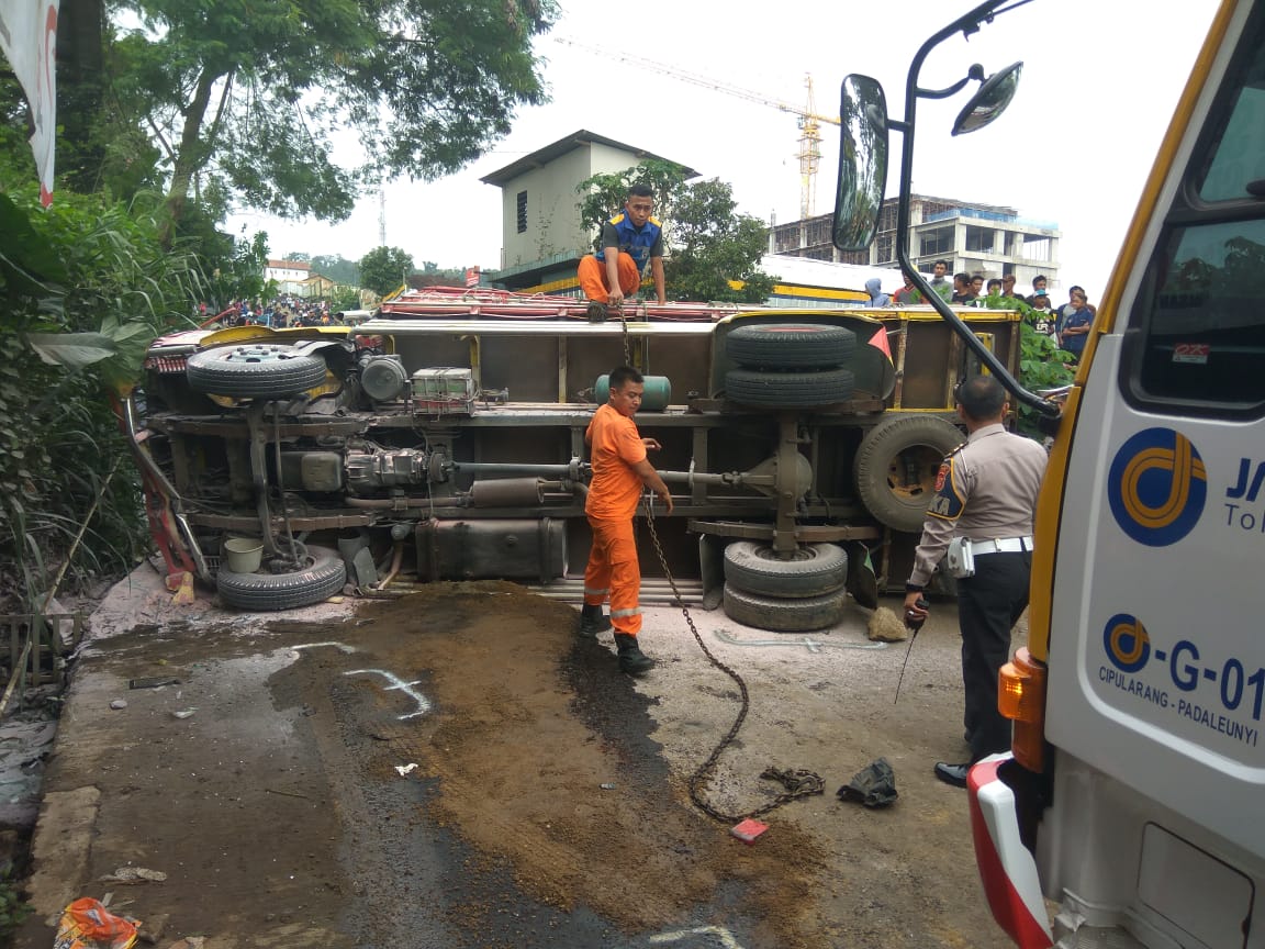 Rem Blong, Truk Pengangkut Pupuk Hantam Pengendara. Dua Orang Tewas Seketika