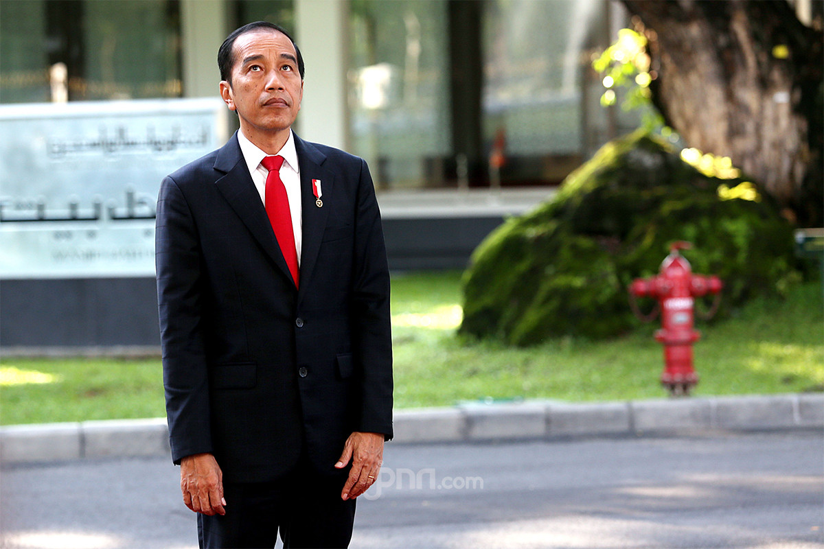 Sudah Diimbau Diam di Rumah, Jokowi Heran Lihat Pantai Carita dan Puncak Lebih Ramai dari Biasanya