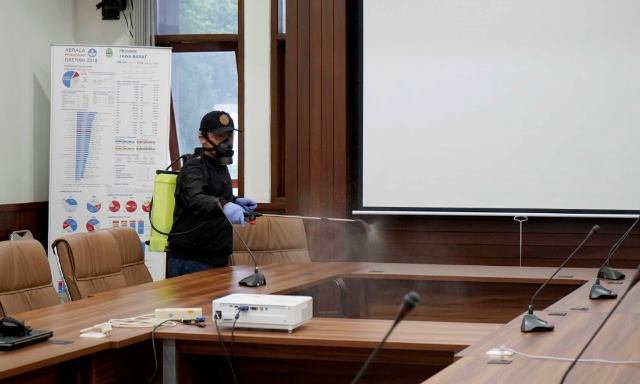 SMKN 13 dan Disdik Jabar Kompak Perangi Covid-19 SMKN 13 dan Disdik Jabar Kompak Perangi Covid-19