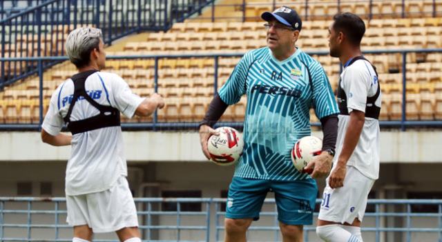 Strategi Persib dalam Mencegah Virus Corona Strategi Persib dalam Mencegah Virus Corona