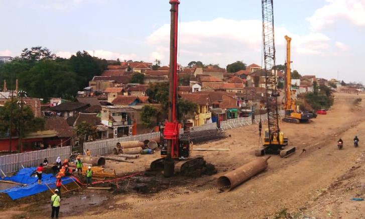 Buruh Desak Kegiatan Perusahaan Dihentikan Buruh Desak Kegiatan Perusahaan Dihentikan