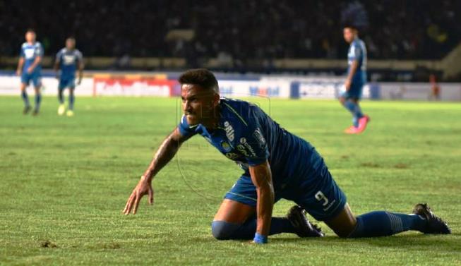 Dapat Dukungan Bobotoh, Luiz Optimistis Bisa Kembali Main