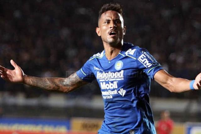 Kado Indah Ulang Tahun, Persib Menang dan Puncaki Klasemen