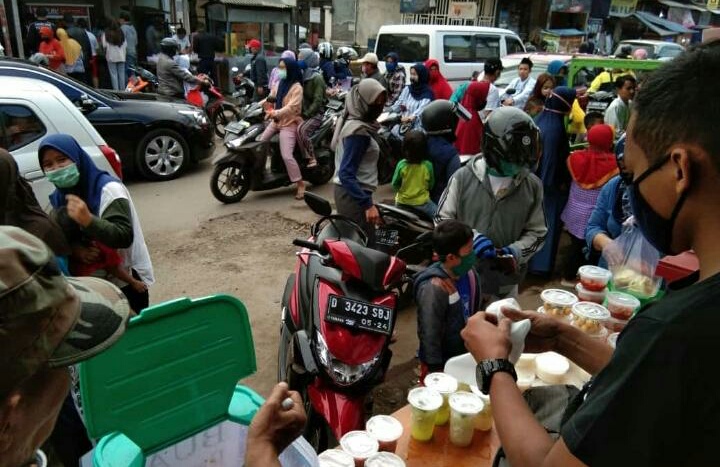 Masih Banyak Warga yang Ngabuburit di Tengah Wabah Covid-19 Masih Banyak Warga yang Ngabuburit di Tengah Wabah Covid-19
