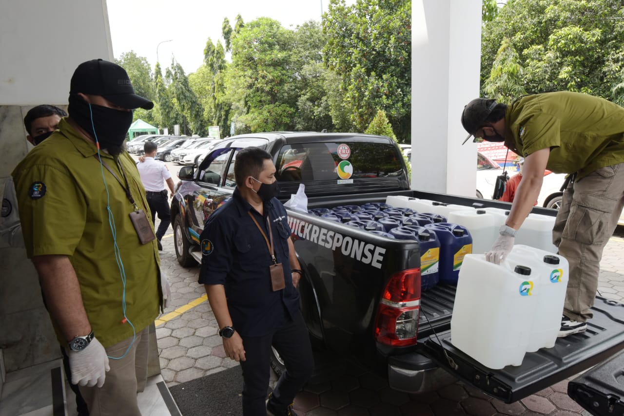 JQR Salurkan Ribuan APD ke RSUP Dr Hasan Sadikin Bandung