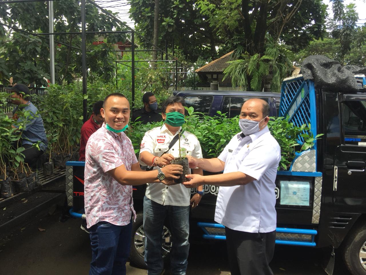 Dishut Jabar Berikan Ribuan Bibit Lemon California Dishut Jabar Berikan Ribuan Bibit Lemon California