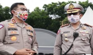 Masyarakat Jabodetabek Boleh Bepergian dalam Wilayah Kakorlantas Irjen Istiono meninjau pos penyekatan larangan mudik. Foto: Humas Polri