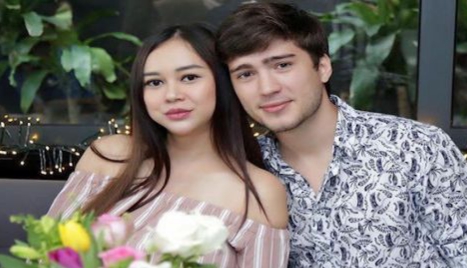 Suami Tertahan di Bangkok, Aura Kasih Jalani Ramadan Tahun Ini Tanpa Suami