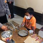 Rela Uang Celengan Selama 9 Bulan Disumbangkan untuk Beli APD Tenaga Medis