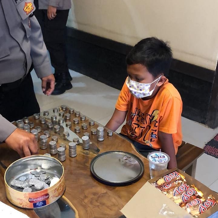 Rela Uang Celengan Selama 9 Bulan Disumbangkan untuk Beli APD Tenaga Medis Rela Uang Celengan Selama 9 Bulan Disumbangkan untuk Beli APD Tenaga Medis