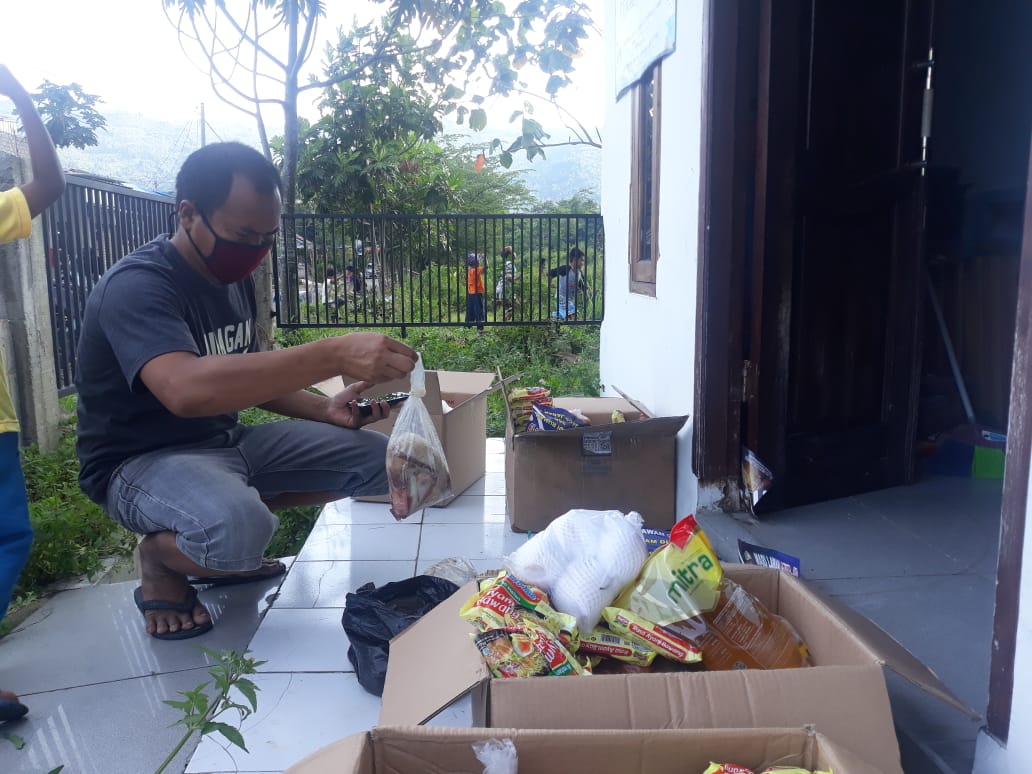 Bantuan Senilai Rp 60 Miliar, Dinsos KBB Maksa Masukan Daging Ayam ke Dalam Paket Sembako, Ada Apa Ini ?