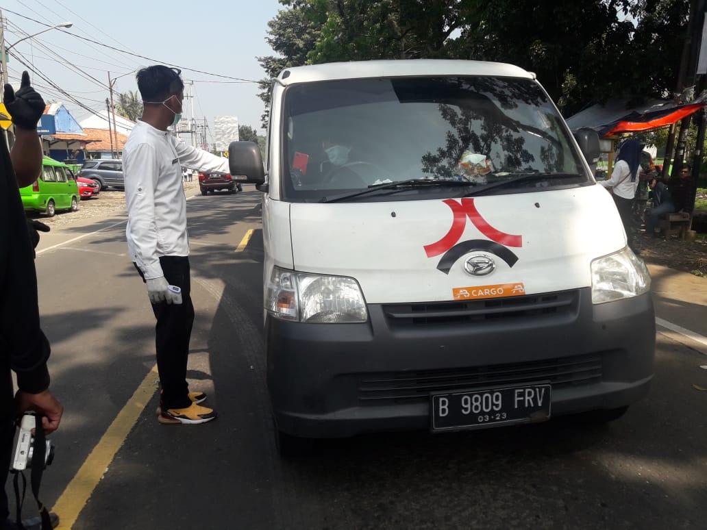 PSBB Hari Kedua, Kendaraan dari Arah Cianjur dan Sukabumi Masih Banyak Keluar Masuk PSBB Hari Kedua, Kendaraan dari Arah Cianjur dan Sukabumi Masih Banyak Keluar Masuk