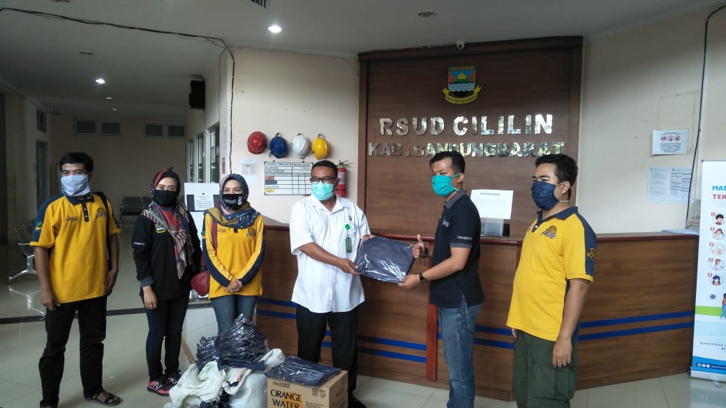 Forkompak Berikan Bantuan 60 APD ke RSUD Cililin untuk Tangani Corona Virus