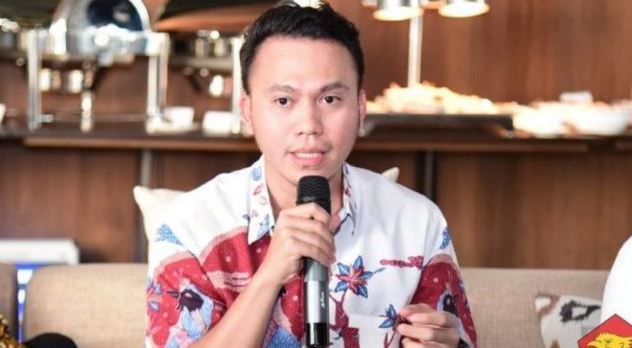 Legislator Turun Langsung Serahkan APD