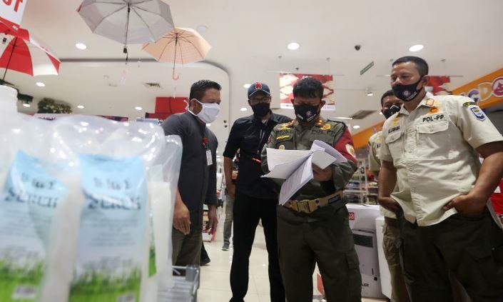 Ketentuan PSBB Banyak Dilanggar, Pemkot Ancam Cabut Izin Usaha Ketentuan PSBB Banyak Dilanggar, Pemerintah Kota Bandung telah melakukan penyisiran dan banyak usaha yang melanggar ketentuan