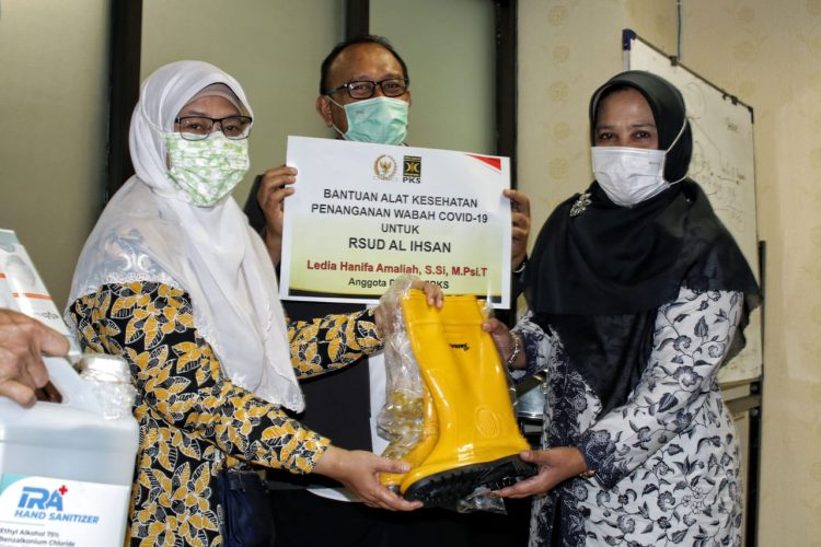 Ledia Hanifa Kembali Distribusikan Alkes ke Rumah Sakit dan Puskesmas