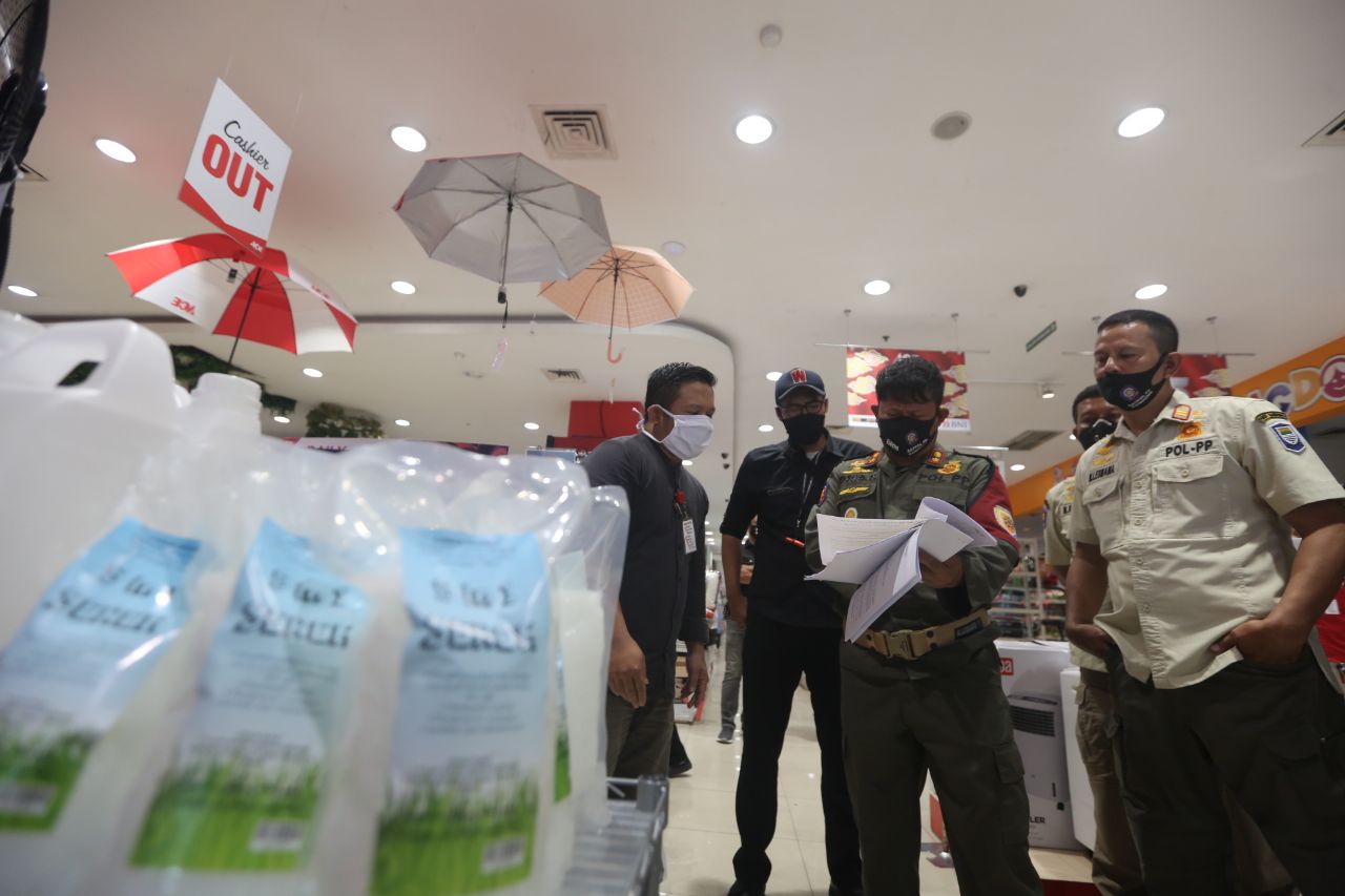 Satpol PP Akan Tutup Paksa Tempat Usaha yang Membandel Selama Penerapan PSBB