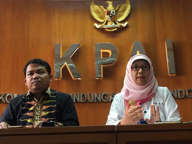 Presiden Jokowi Resmi Pecat Sitti Hikmawatty dari Komisioner KPAI Presiden Jokowi Resmi Pecat Sitti Hikmawatty dari Komisioner KPAI