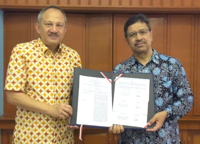 Pemprov Jabar Gandeng PT Pos Logistik Indonesia Distribusikan Sejuta Masker Pemprov Jabar Gandeng PT Pos Logistik Indonesia Distribusikan Sejuta Masker