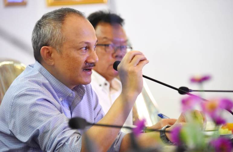 Sekda Pemdaprov Jabar Setiawan Wansaatmadja ketika menggelar rapat koordinasi daerah.