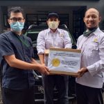 IKA-SKMA Donasikan 75 Botol Madu untuk Tenaga Medis Covid-19