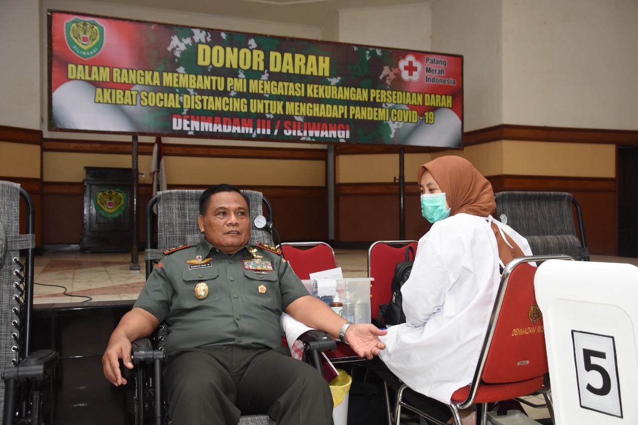 Pangdam III/Siliwangi Perintahkan Setiap Kesatuan untuk Kerahkan Prajurit Donorkan Darah Pangdam III/Siliwangi Perintahkan Setiap Kesatuan untuk Kerahkan Prajurit Donorkan Darah