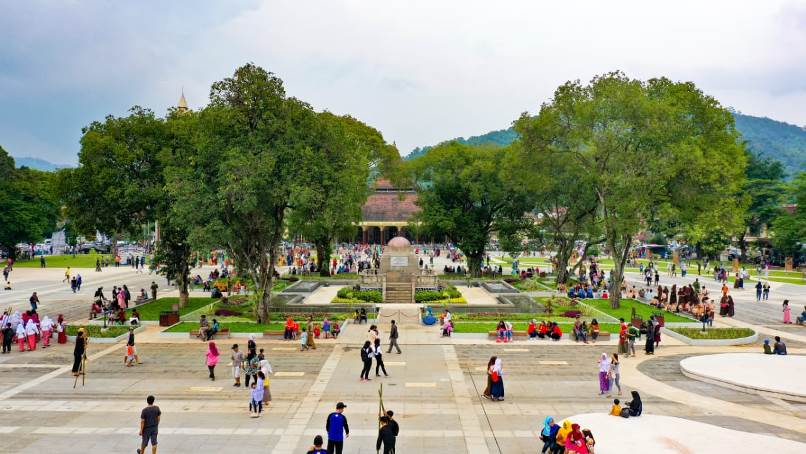 Desain Sendiri, Gubernur Ridwan Kamil Harap Wajah Baru Alun-Alun Tingkatkan Indeks Kebahagiaan Masyarakat Sumedang
