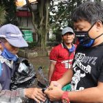 Lawan Korona, Bobotoh Bagi-Bagi Masker dan Sembako