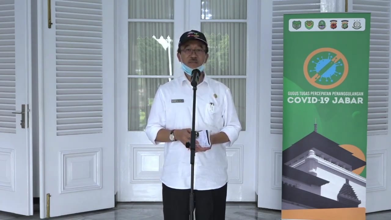 Sebanyak 1.992 Warga Jabar Positif Covid-19 Versi Rapid Test Sebanyak 1.992 Warga Jabar Positif Covid-19 Versi Rapid Test