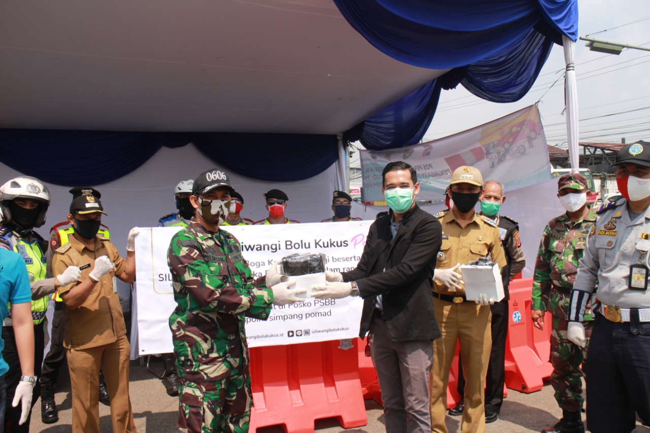 CV Boga Karya Siliwangi Bagikan 1.000 Masker ke Warga