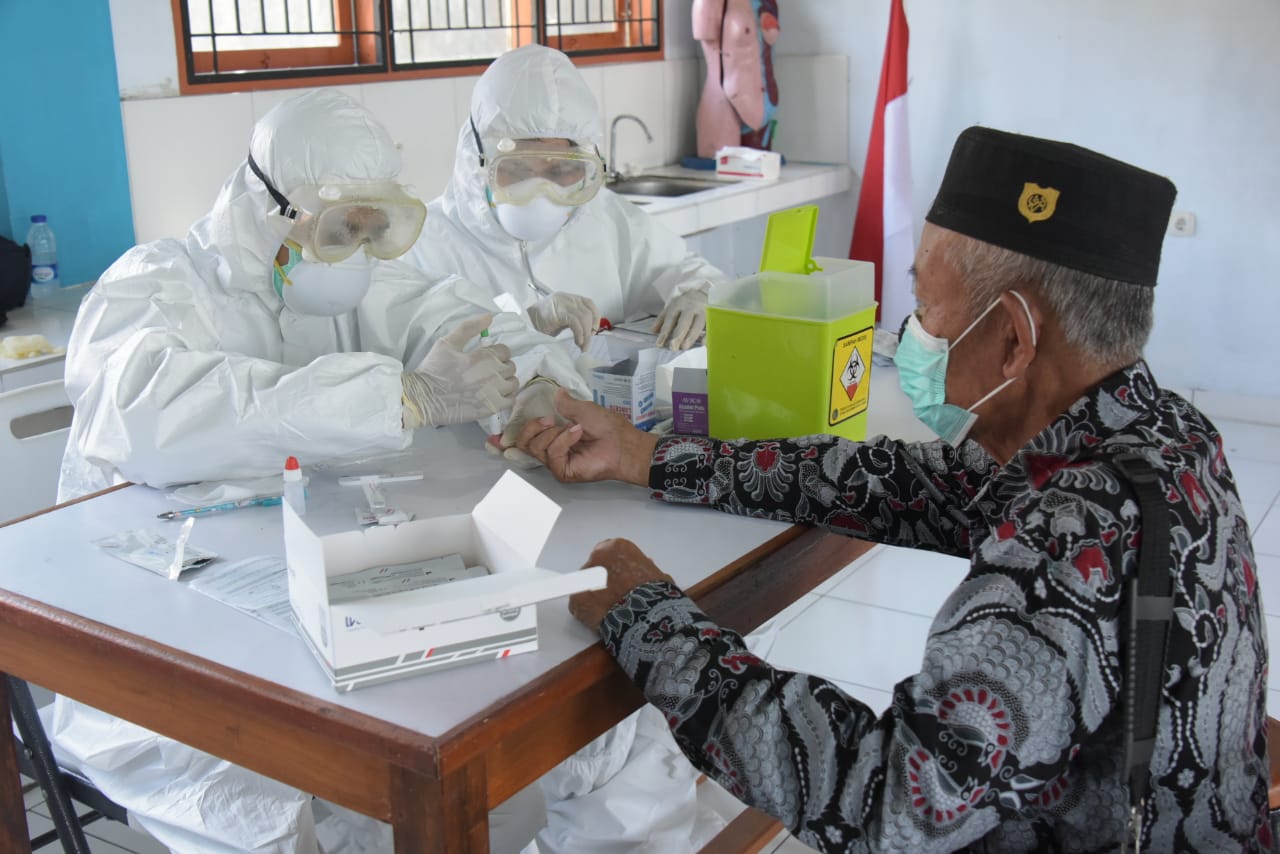 Wagub Jabar Tinjau Pelaksanaan Tes Masif COVID-19 Bagi Pemuka Agama