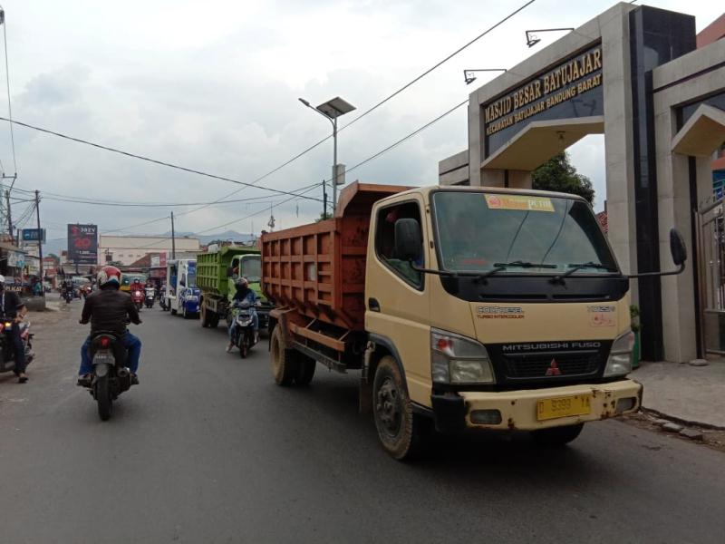 Aktivitas Kendaraan Masih Normal Aktivitas Kendaraan Masih Normal