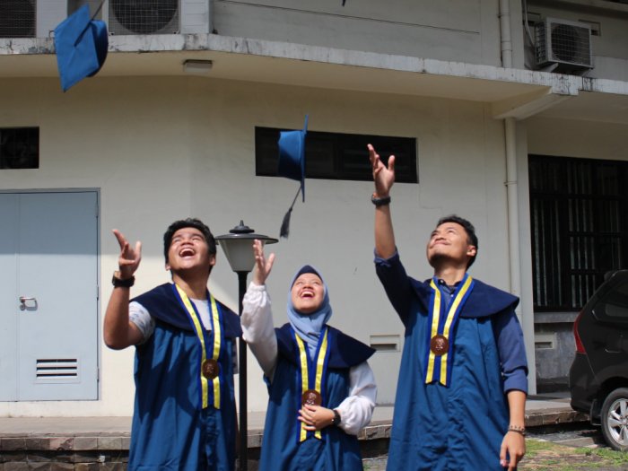 Dorong PTN Bebaskan Biaya Kuliah Dorong PTN Bebaskan Biaya Kuliah