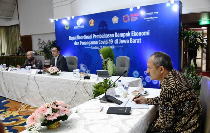 Rakor Dampak Ekonomi dan Penanganan COVID-19 di Jabar, Ridwan Kamil: Segera Belanjakan APBD, Utamakan Hibah Bansos Rakor Dampak Ekonomi dan Penanganan COVID-19 di Jabar, Ridwan Kamil: Segera Belanjakan APBD, Utamakan Hibah Bansos