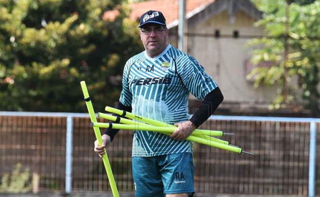 Jelang Ramadan, Robert Siapkan Strategi Latihan