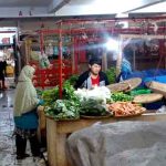 Pedagang Pasar Panorama Lembang Tidak Memperhatikan Social Distancing